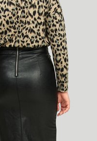 Greenpoint Jupe crayon - black