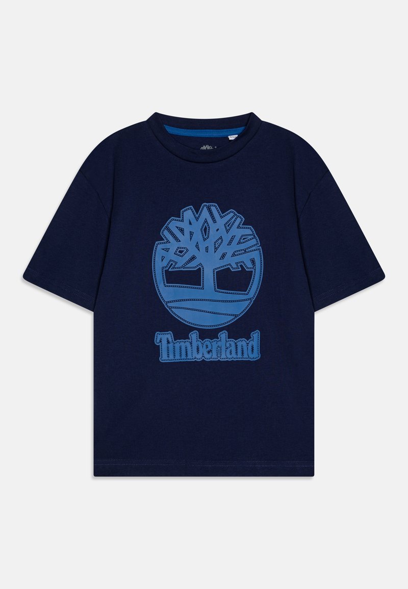 Camiseta de algodón azul marino con mangas cortas, que presenta un logo de árbol azul y el texto "Timberland" centrado debajo del gráfico.