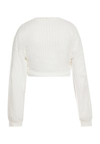 Pulover scurt alb cu dungi, cu mâneci lungi, având un gât rotund și o textură subtilă pe întreaga suprafață. Design simplu, fără alte embellishments.