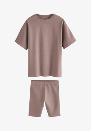 Mauve short-sleeve T-shirt with "studio aura" small front logo, paired with matching knee-length shorts.