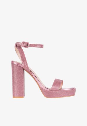 Sandalo con tacco alto glitterato rosa, dotato di una ampia piattaforma, cinturino regolabile alla caviglia e tacco a blocco spesso. Finitura liscia con un accento lucido.