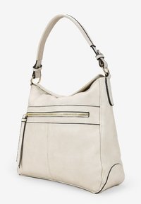 Borsa a spalla in pelle beige con una texture liscia, dotata di chiusura superiore a zip e di una tasca frontale con zip rifinita da cuciture nere.