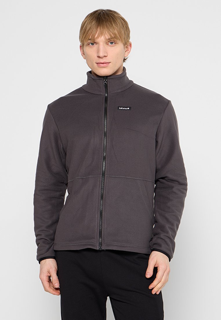 Grijze zip-up jas met een hoge kraag, gemaakt van zacht fleece materiaal. Kenmerkt zich door een tonale merklogo op de linkerborst en een gestroomlijnd ontwerp.