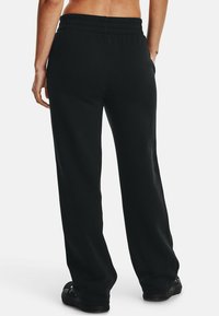 Under Armour RIVAL - Spodnji deli trenirk - black