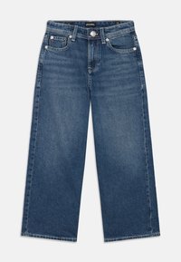 Τζιν παντελόνι με φαρδιά μπατζάκια σε μπλε χρώμα με ξεθωριασμένο πλύσιμο, πέντε τσέπες, ασημένιο κουμπί και πολύγωνες τανάκια, και ίσια κοπή μέχρι τον αστράγαλο.