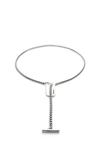 Collier en argent avec un motif tissé, doté d'un connecteur rectangulaire et d'un pendentif en barre horizontale, finition polie.