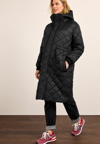 Next MATERNITY LONGLINE QUILTED BOMBER JACKET WITH HOOD - Wintermantel - black