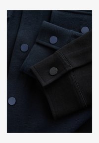 Ausgewählt, black navy blue