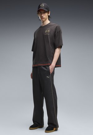 Puma, MCLAREN RACING T7 RELAXED HOSE - Pantalon de survêtement - titan black