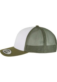 Flexfit RETRO TRUCKER - Lippalakki - mossgreen white olive