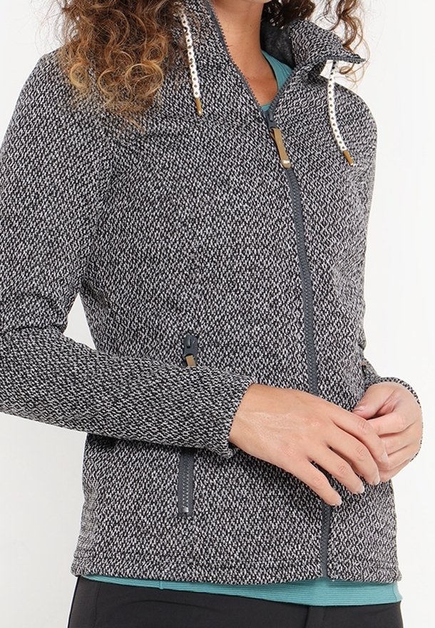 Giacca grigia con zip e cappuccio, caratterizzata da cordoncini bianchi e zip a contrasto. Bordi lisci e vestibilità slim con tasche laterali.
