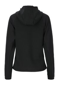 Haut à capuche noir avec un motif texturé sur les épaules et les manches. Corps en tissu lisse, forme ajustée et capuche réglable.