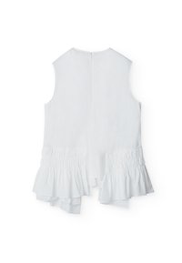 Haut sans manches blanc avec un col montant, des accents froncés sur les côtés et un ourlet à volants superposé à l'arrière. Tissu à texture lisse.