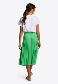 Rich & Royal MIT WEICHEM FALL - Veckad kjol - spring bouquet green