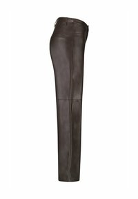 Bruine leren broeken met een aangesloten ontwerp, rechte pijpen en subtiele stiksels. Voorzien van een standaard tailleband en achterzakken.