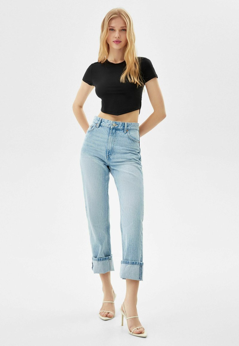 Damen T-Shirts | Bershka WITH BACK RHINESTONE DETAIL T-Shirt print black/schwarz - YI02052 Damen T-Shirts | Bershka WITH BACK RHINESTONE DETAIL T-Shirt print black/schwarz - YI02052