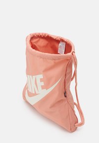 Nike Sportswear HERITAGE DRAWSTRING UNISEX - Mochila - light madder root/sail