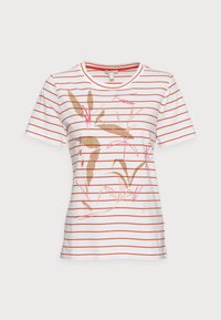 Camiseta de algodón de manga corta en blanco con rayas rojas, con un estampado floral en dorado y rosa en el frente. Cuello redondo y corte relajado.