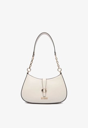 Borsa a spalla color crema con catena dorata e logo "GUESS" sul davanti, dotata di patta con fibbia a "G" dorata.