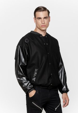- Kurtka Bomber