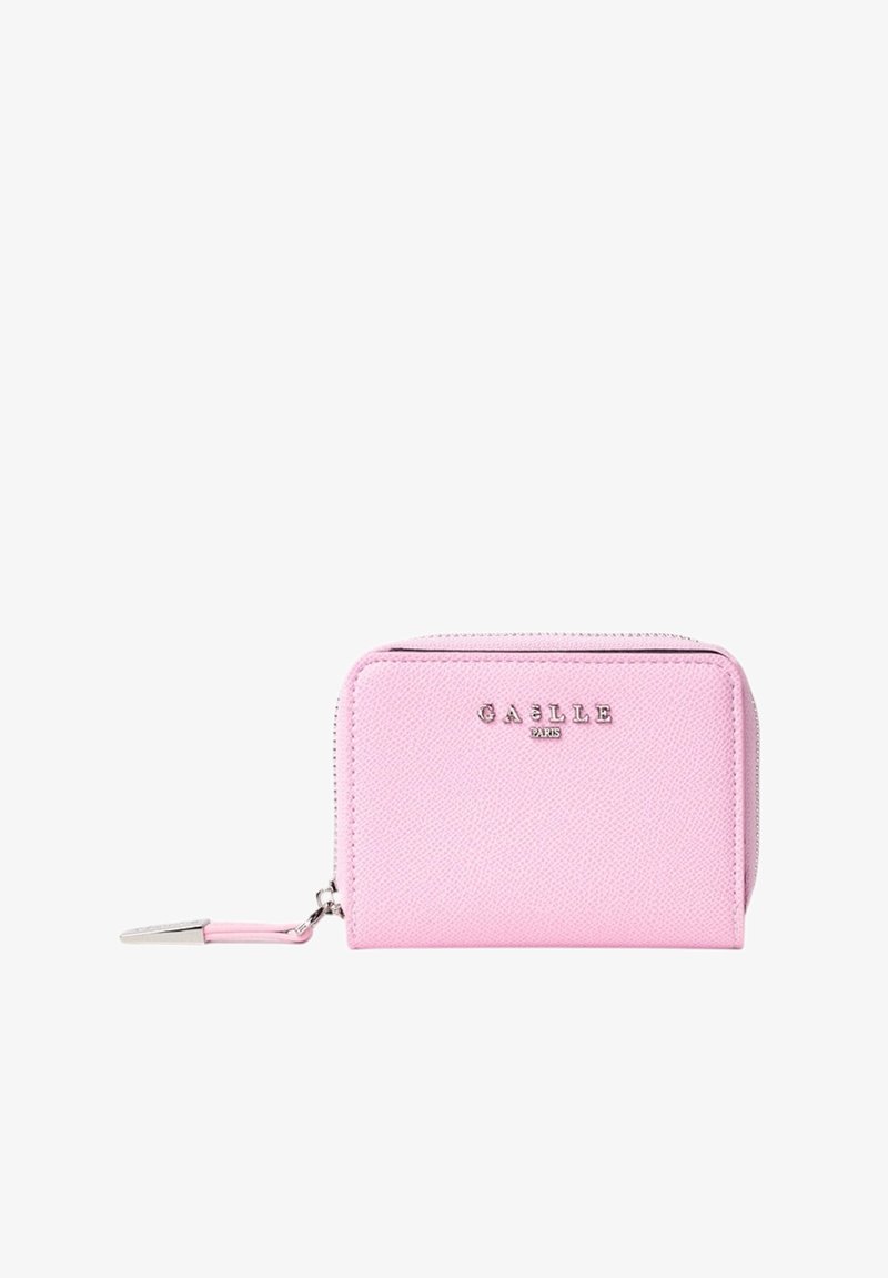 Portafoglio in pelle rosa con superficie testurizzata, chiusura zip, hardware in tonalità argento e logo "GAELLE PARIS" in rilievo sul davanti.
