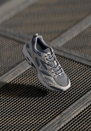 UNISEX - Sneakers laag - ultimate gray/snow white/silver cloud