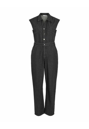 Ermeløs svart denimbuksedrakt med brede skuldre, spiss krage, knappelukking foran, innsvingt midje og rette bukseben.