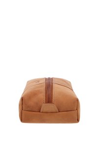 Braunes Lederetui in rechteckiger Form, mit einem braunen Reißverschluss und dezenten Nähten. Glatte Textur mit einem minimalistischen Design.