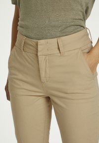 Thumbnail Image 4