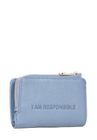 Portafoglio in pelle blu con superficie testurizzata, chiusura a zip e testo in rilievo "I AM RESPONSIBLE" sul davanti. Forma rettangolare compatta.