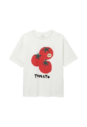 T-shirt blanc à manches courtes avec un motif de trois tomates rouges, des tiges vertes, une petite étiquette "SPANIA" sur une tomate et le texte "TOMATO" en dessous.