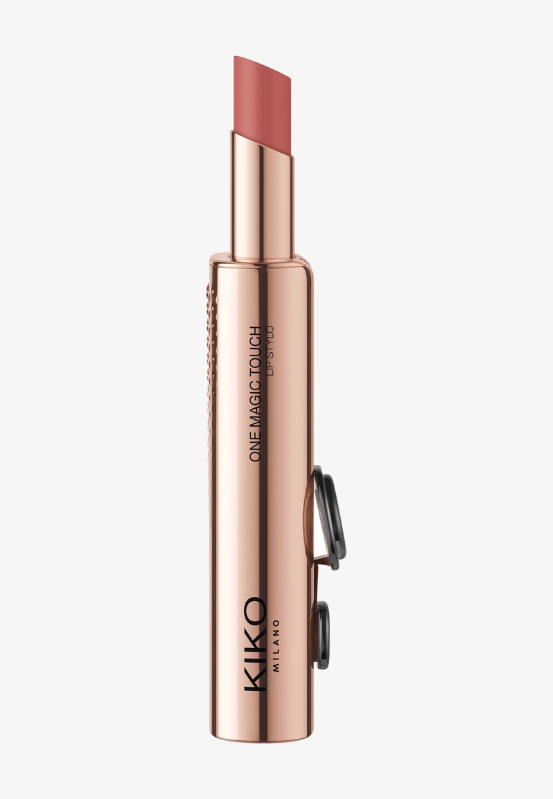 Tubetto in oro rosa del rossetto KIKO Milano One Magic Touch con una tonalità rosa attenuata estesa e due anelli neri attaccati.