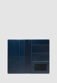 Portafoglio in pelle blu navy con cuciture a contrasto blu, dotato di più slot per carte, una finestra per l'ID in rete e una superficie liscia.