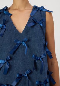 Sister Jane LYRICAL BOW MINI DRESS - Cocktailklänning - blue