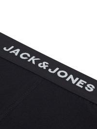 Schwarze Baumwollunterwäsche mit einem breiten Bund, auf dem "JACK & JONES" in hellgrau gestickt ist. Glatte Textur mit minimalen Nahtdetails.