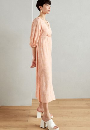 Esprit DRESS - Freizeitkleid - pastel orange