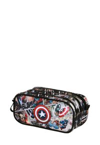 Trousse à crayons noire sur le thème de la bande dessinée avec des fermetures éclair ; présente des illustrations de super-héros, y compris Captain America, dans des panneaux colorés.