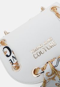 Versace Jeans Couture RANGE THELMA CLASSIC SKETCH BAGS - Borsa a tracolla - white