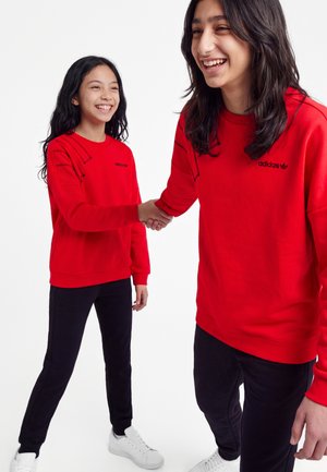 adidas Originals, LOOSE BLOCKED CREW JUNIOR UNISEX - Sweatshirt - better scarlet