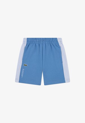 Shorts de sport bleus avec des bandes blanches latérales, taille élastique et logo Lacoste avec un crocodile vert sur la jambe gauche.