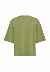Olívovo zelené oversized tričko, krátke rukávy, okrúhly výstrih, vyrobené z jemnej látky s miernou textúrou, na zadnej strane bez ozdôb.
