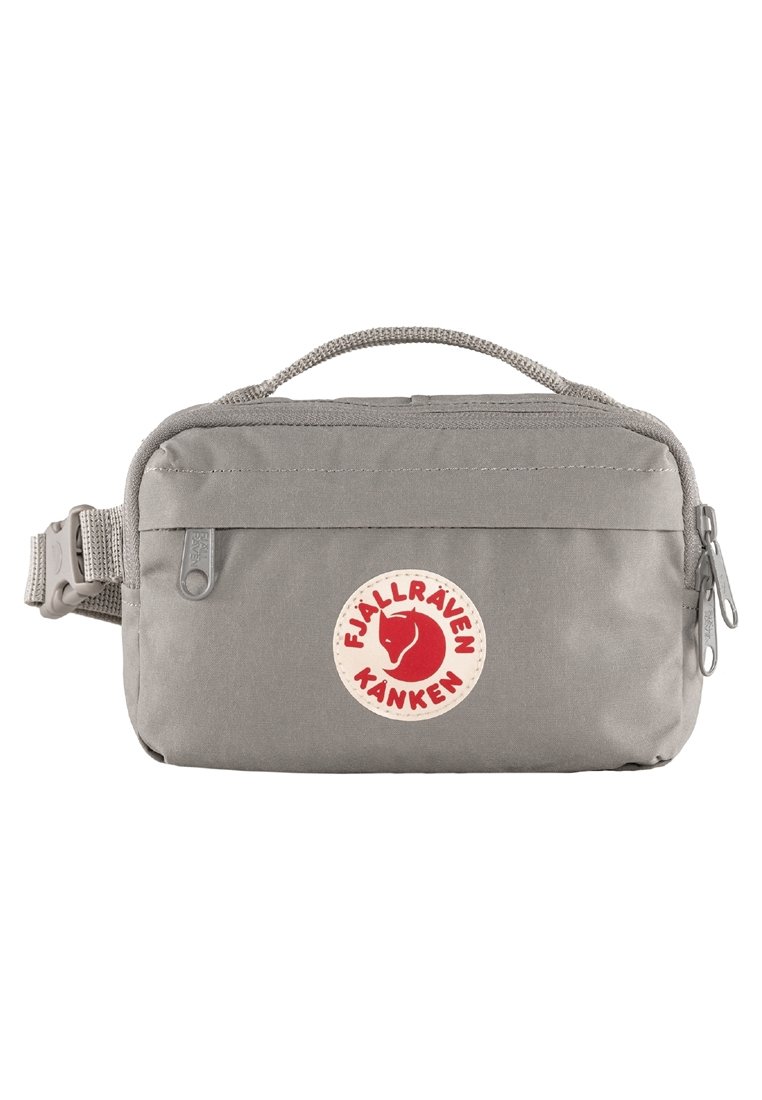 Graue Stofftasche mit rechteckiger Form, Oberhandgriff, vorderer Reißverschluss-Tasche und rundem Logo in Rot und Creme mit einem Fuchsdesign.
