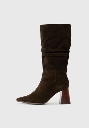 Magassarkú csizmák - brown