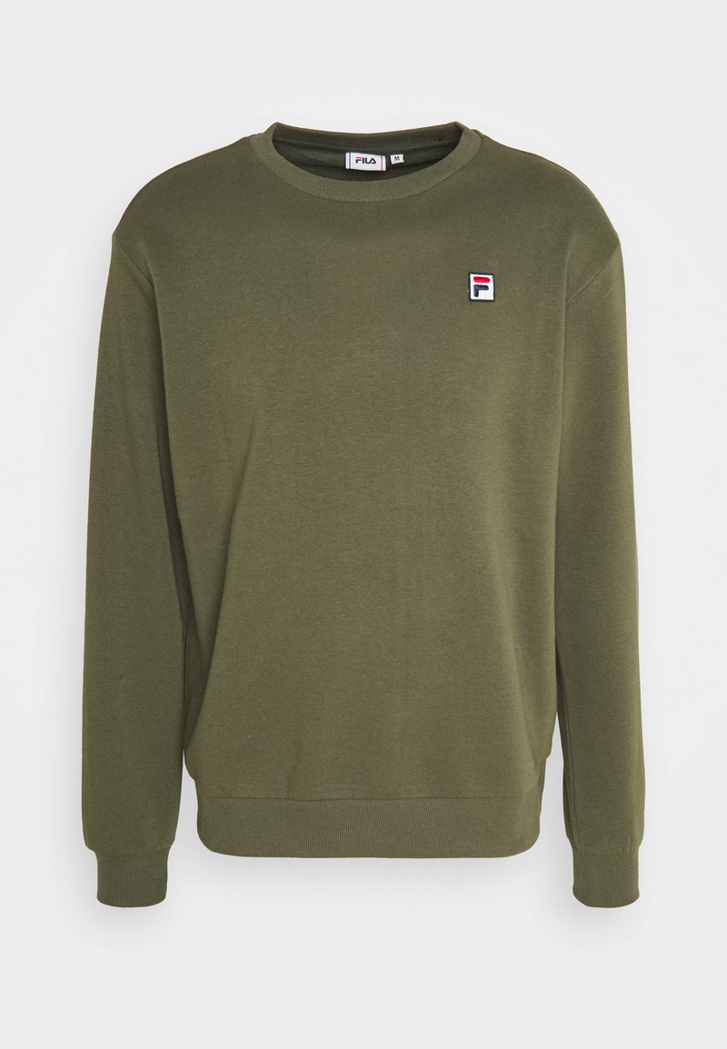 Felpa verde oliva realizzata in tessuto morbido, con collo a giro e polsini a costine, dotata di un piccolo logo FILA in contrasto sul petto.
