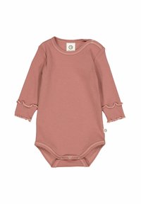 Body z długim rękawem w kolorze przybrudzonego różu z prążkowanej tkaniny, ozdobiony falbaniastym wykończeniem oraz zatrzaskami na ramionach i na dole, ułatwiający zakładanie.