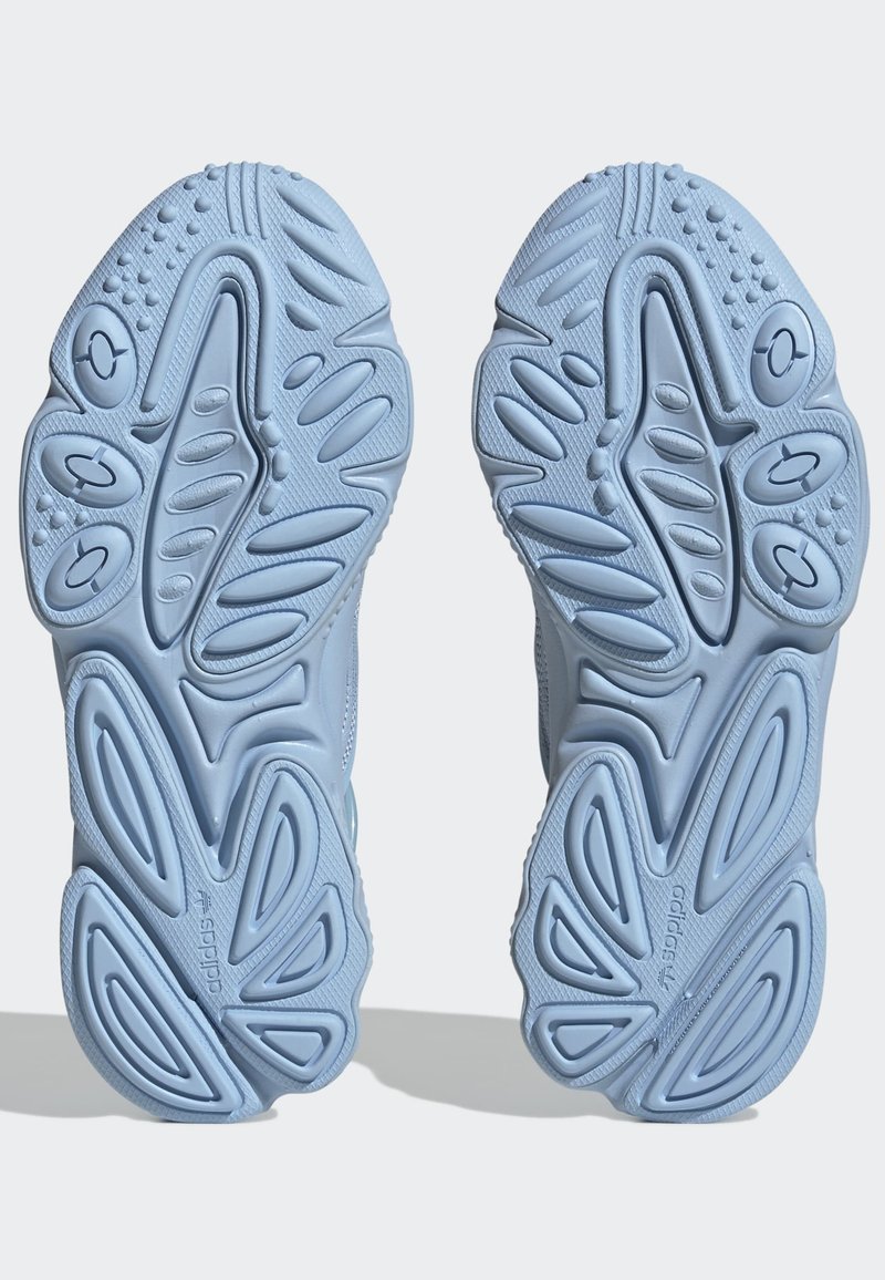 adidas Originals OZWEEGO - Trainers - clear sky clear sky halo blue/blue -  Zalando.ie