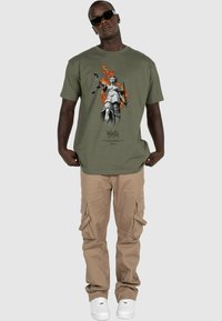 MJ Gonzales JUSTITIA  HEAVY  - T-shirts print - olive