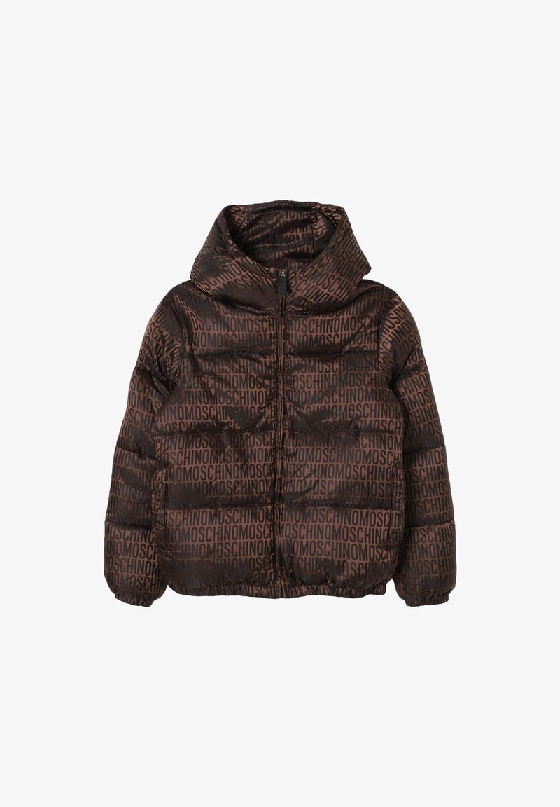 Braune Pufferjacke mit Kapuze, Frontreißverschluss, elastischen Bündchen und wiederholtem schwarzen "MOSCHINO"-Logomuster auf der gesamten Fläche.