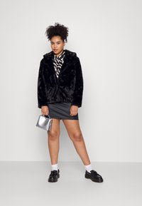 Vero Moda Curve VMMILLY  - Mini skirts  - black