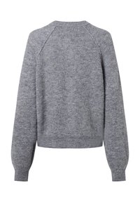 Grauer gestrickter Pullover mit verkürztem Schnitt, geripptem Saum und langen Raglanärmeln mit strukturierter Oberfläche.